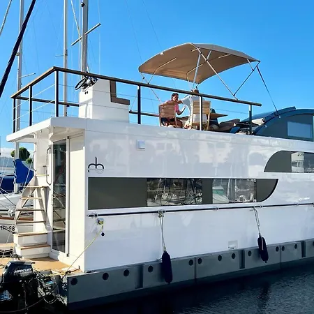 Different Charter Vigo