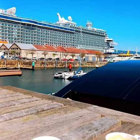 Casa Flotante En El Centro De - Different Charter ספינת מלון ויגו