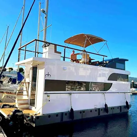 Botel Different Charter