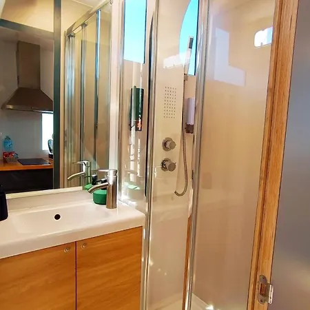 Casa Flotante En El Puerto De - Different Charter *