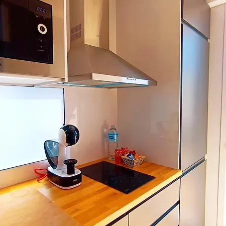 Casa Flotante En El Puerto De - Different Charter