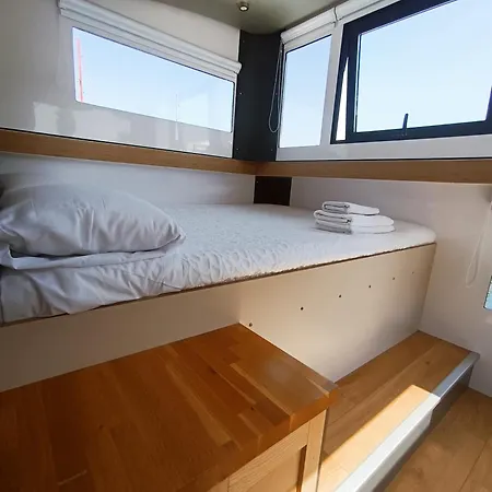 Casa Flotante En El Puerto De - Different Charter *