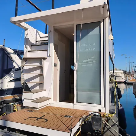 Barco Different Charter - Experiencia Unica En El Puerto Deportivo De * ヴィーゴ