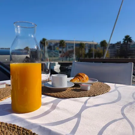 Barco Different Charter - Experiencia Unica En El Puerto Deportivo De 船上ホテル