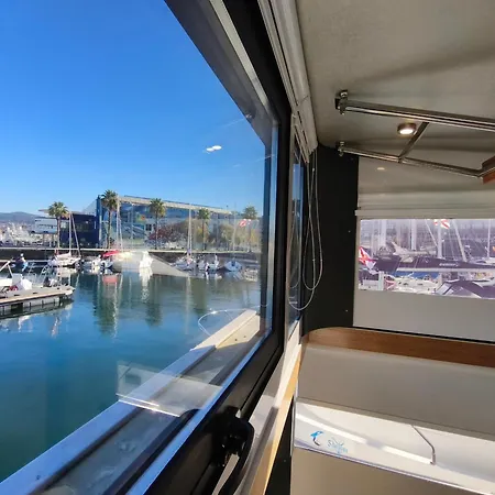 Barco Different Charter - Experiencia Unica En El Puerto Deportivo De 船上ホテル