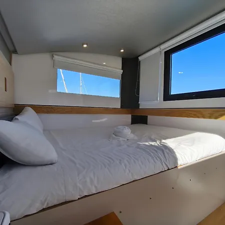 Barco Different Charter - Experiencia Unica En El Puerto Deportivo De 船上ホテル