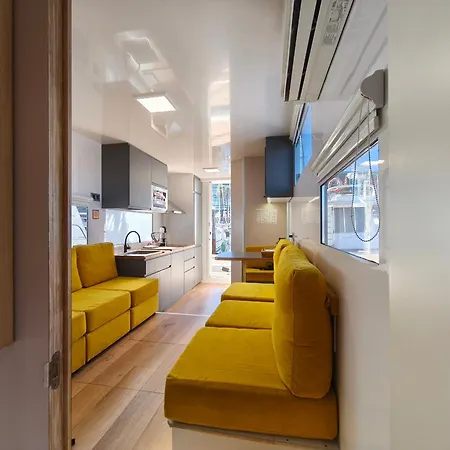 Casa Flotante En El Centro De - Different Charter