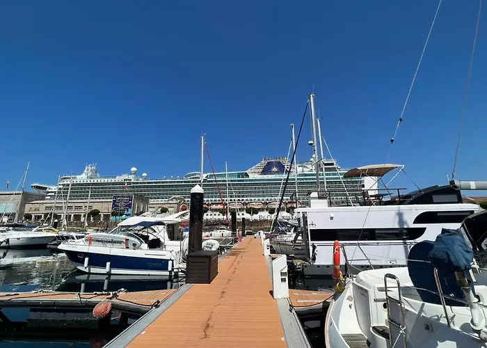 Casa Flotante En El Centro De - Different Charter