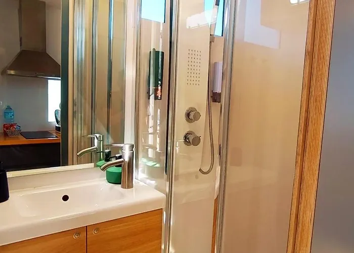 Casa Flotante En El Centro De - Different Charter *