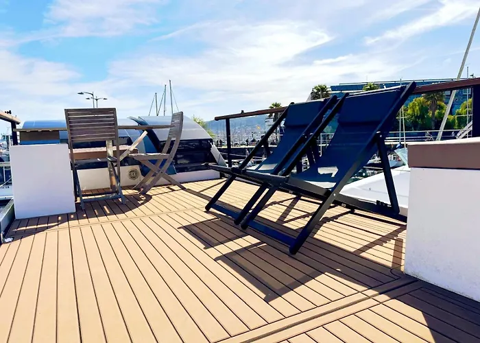 Botel Casa Flotante En El Centro De - Different Charter