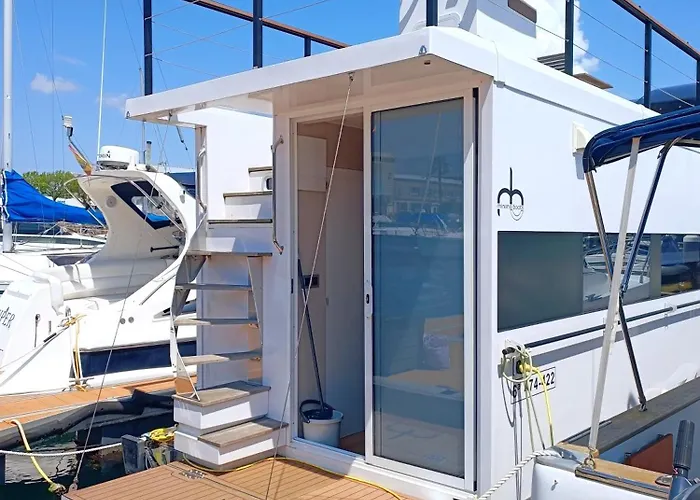 Botel Casa Flotante En El Centro De - Different Charter *