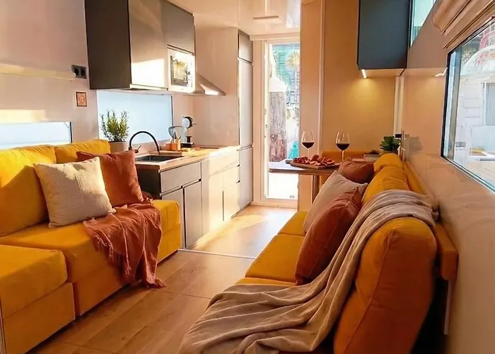 Casa Flotante En El Centro De - Different Charter *