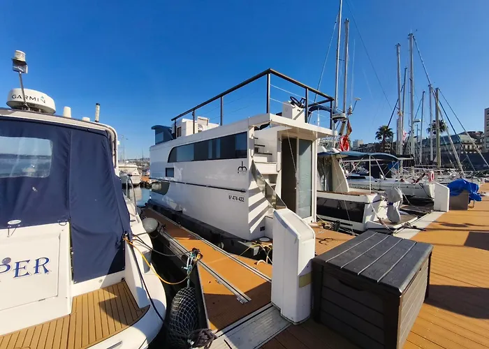 Botel Casa Flotante En El Centro De - Different Charter Vigo