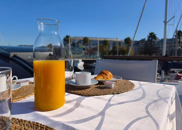 Casa Flotante En El Centro De - Different Charter Botel