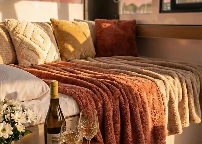 Botel Casa Flotante En El Centro De - Different Charter Vigo