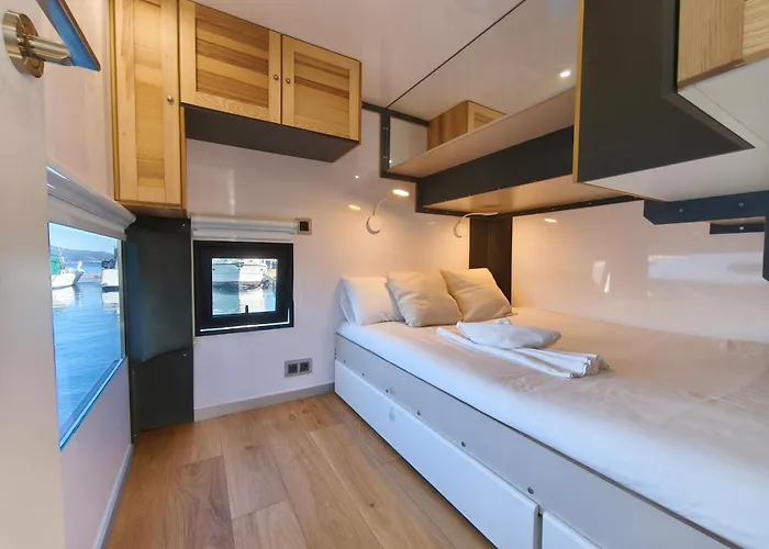 Botel Casa Flotante En El Centro De - Different Charter *