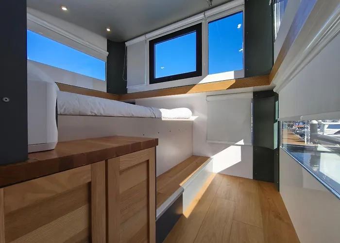 Casa Flotante En El Centro De - Different Charter Botel Vigo