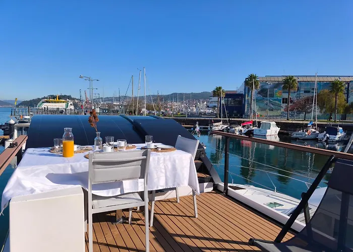 Casa Flotante En El Centro De - Different Charter